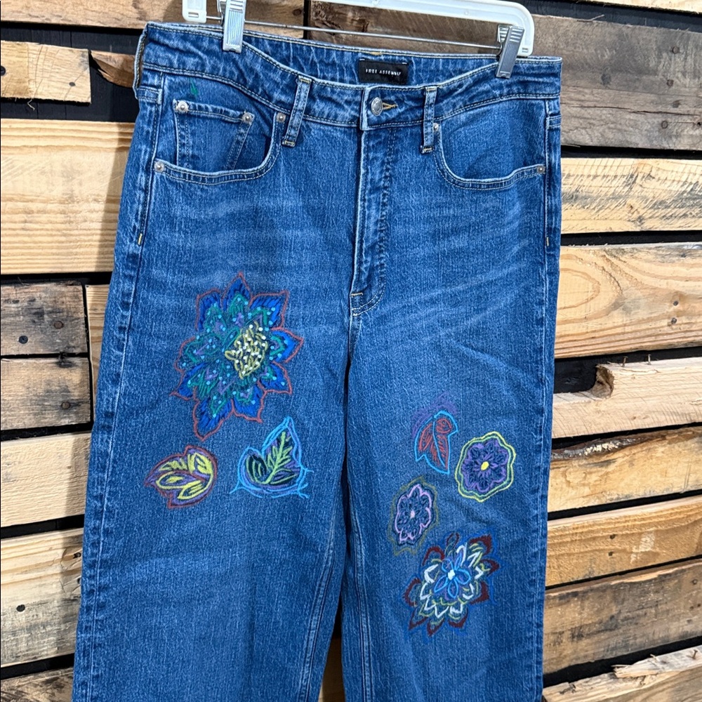 Free Assembly Women’s Hand Painted Boho‎ Floral High Rise Wide Leg Jeans Size 12 - Picture 4 of 9
